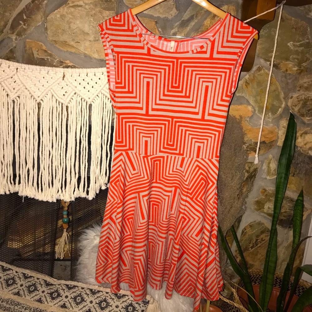 5/$25 Francesca’s Retro Mod Geometric | Open Back Dress | Two Tone
